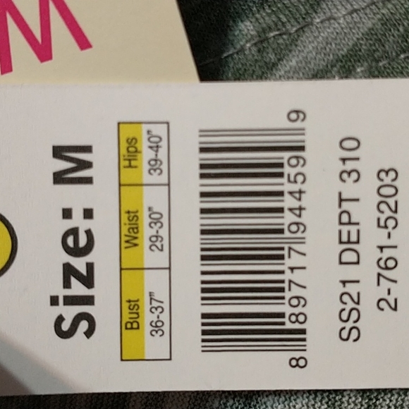 Bobbie Brooks Sz Medium Camo Tank Top - Picture 13 of 13